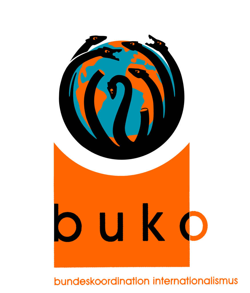 Oben: Ein Globus, der von einer Hydra umschlungen wird. Darunter: der Schriftzug "buko"